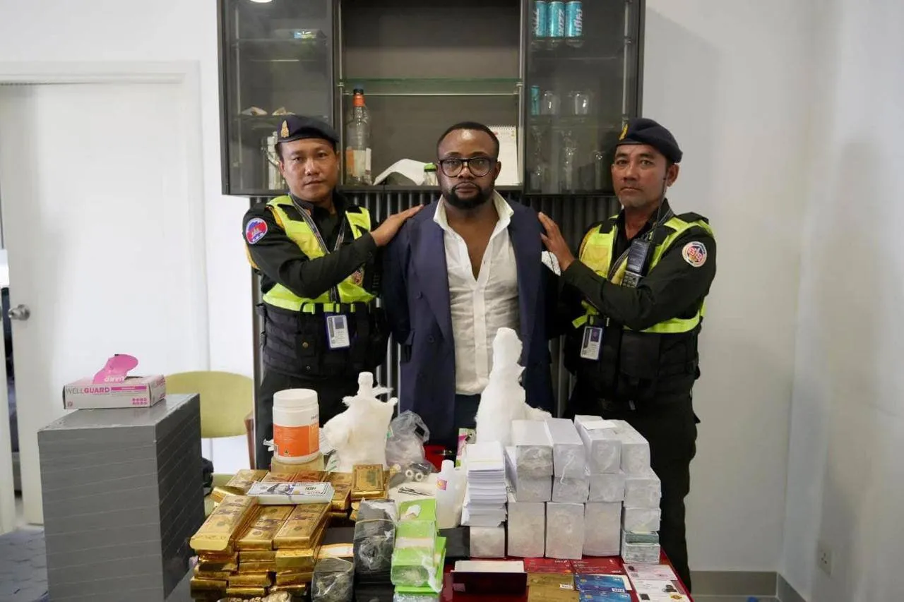 5名黑人在柬埔寨搞了700万美元！