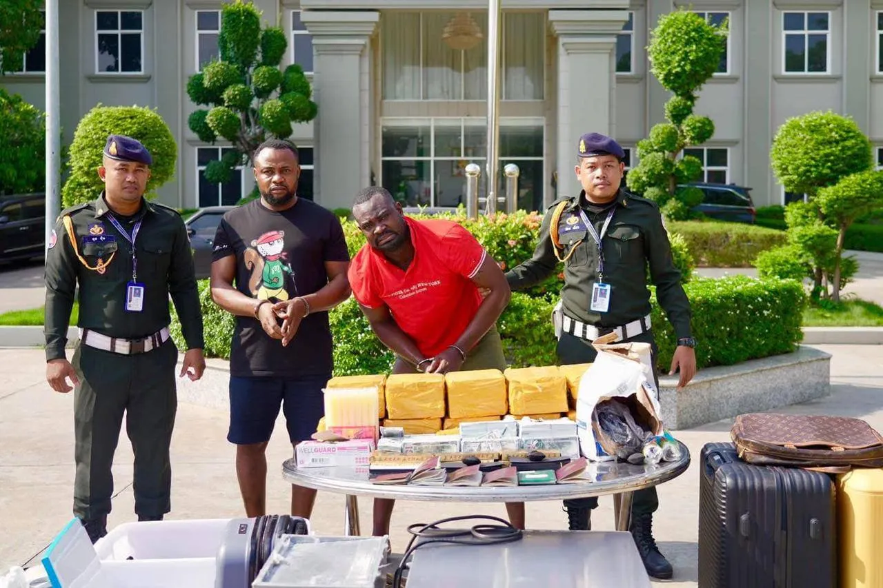 5名黑人在柬埔寨搞了700万美元！